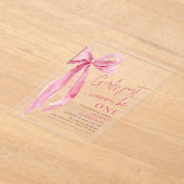 ピンクの弓の女の子だけで1歳の誕生日になりたい アクリル招待状 (レイダウン)