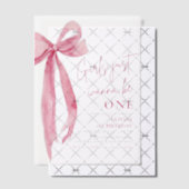 ピンクの弓の女の子だけで1歳の誕生日になりたい ベラム紙招待状 (オフセット (招待状))