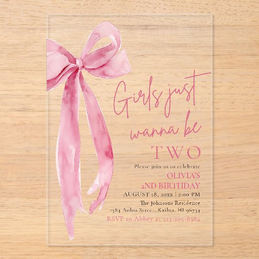 ピンクの弓の女の子は、ちょうど2つの2つの2つの誕生日になりたいだけ アクリル招待状 (正面)