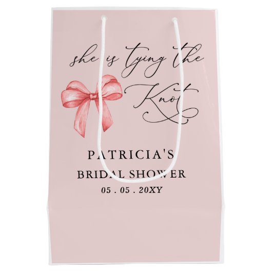 ピンクの弓の結び目を結んでいる ブライダルシャワーです ミディアムペーパーバッグ (裏面)