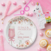 ピンクの弓の花びらとプロセッコのブラッシュ ブライダルシャワー ペーパープレート (パーティー)