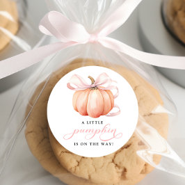 ピンクの弓の赤ちゃんシャワーの途中の小さなカボチャ ラウンドシール
