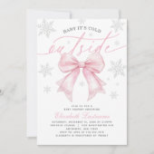 ピンクの弓の赤ちゃん 寒い外 冬のベイビーシャワー 招待状 (正面)