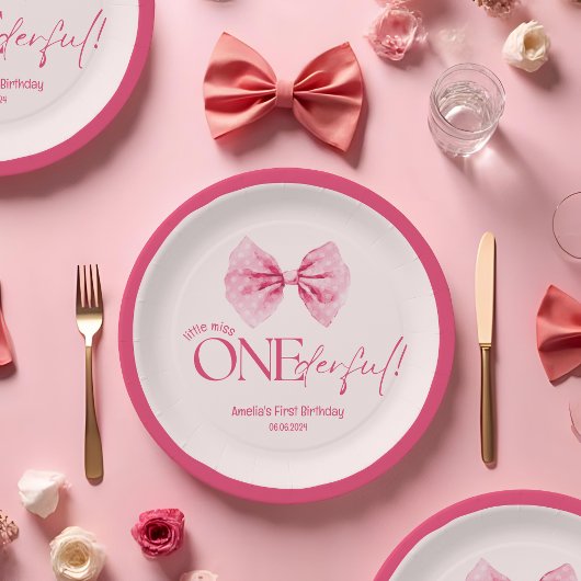 ピンクの弓リトル恋しく思オネダーフル1歳の誕生日 ペーパープレート