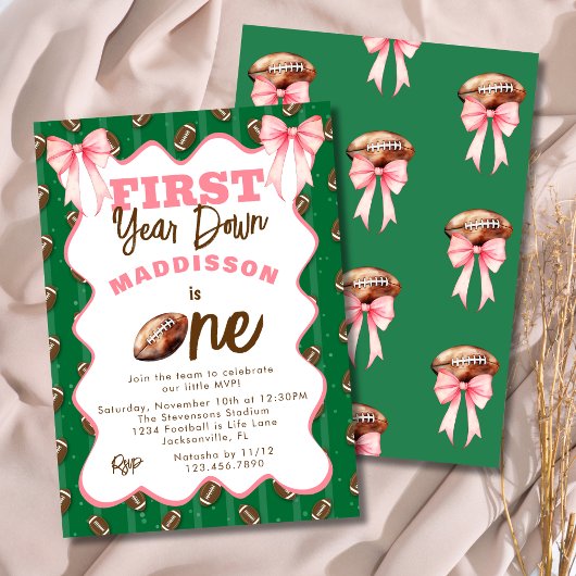 ピンクの弓 ファーストイヤーダウン フットボール 1歳の誕生日 招待状