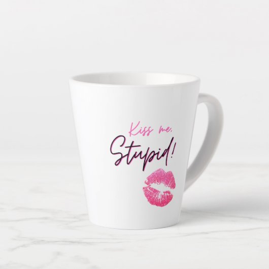 ピンクの引用文とキス-キス私、愚か! カフェラテマグ (右アングル)