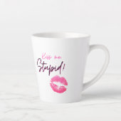 ピンクの引用文とキス-キス私、愚か! カフェラテマグ (右)