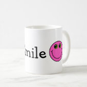 ピンクの微笑のEmojiは直面します コーヒーマグカップ (正面右)