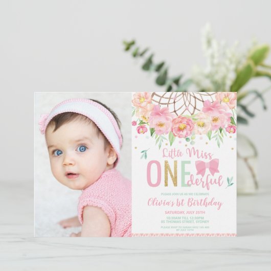 ピンクの恋しく思フローラOnederful 1st誕生日の写真 招待状 (スタンド正面)