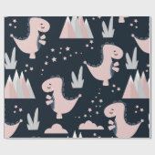 ピンクの恐竜が暗い日の上に置かれた、かわいいシームレスな模様 ラッピングペーパー (フラット)