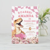 ピンクの恐竜のトリケラックス ヴィンテージ フローラル バースデー 招待状 (スタンド正面)