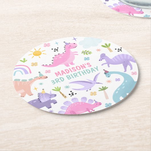 ピンクの恐竜の誕生日パーティー ラウンドペーパーコースター (アングル)