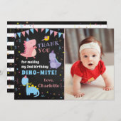 ピンクの恐竜チョークボード女の子Dinoパーティー写真 サンキューカード (正面/裏面)