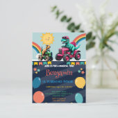 ピンクの恐竜トラクターの虹の誕生日ボーイ ポストカード (スタンド正面)