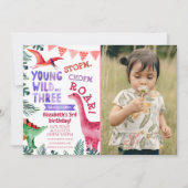 ピンクの恐竜　ヤング・ワイルド・アンド・スリー　水彩写真 招待状 (正面)