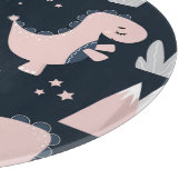 ピンクの恐竜、暗い背景、かわいい カッティングボード (角)