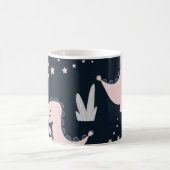 ピンクの恐竜、暗い背景、かわいい コーヒーマグカップ (中央)