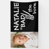 ピンクの悪い2骨ハロウィーンの2番目の誕生日の写真 横断幕 (縦)