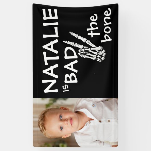 ピンクの悪い2骨ハロウィーンの2番目の誕生日の写真 横断幕 (縦)