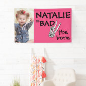 ピンクの悪い2骨ハロウィーンの2番目の誕生日の写真 横断幕 (インサイチュ)