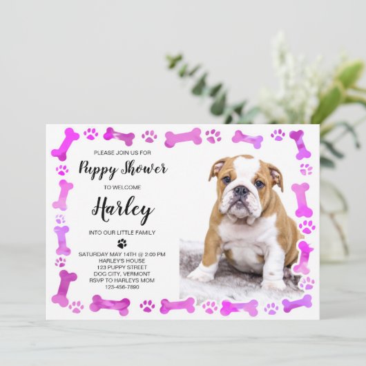 ピンクの手が骨をプリント新しいペットドッグパピースシャワー 招待状 (スタンド正面)