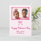 ピンクの手を引いた弓バレンタインデーの写真ホリデー シーズンカード (スタンド正面)