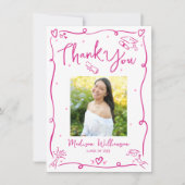 ピンクの手描き落書き写真　卒業　白　レトロ サンキューカード (正面)