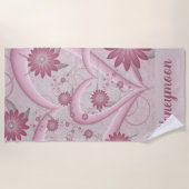 ピンクの抽象芸術ハート&フラワーラブフラクタルカスタム ビーチタオル (正面)