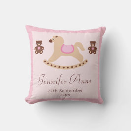 ピンクの揺り木馬及びテディの新生児 クッション