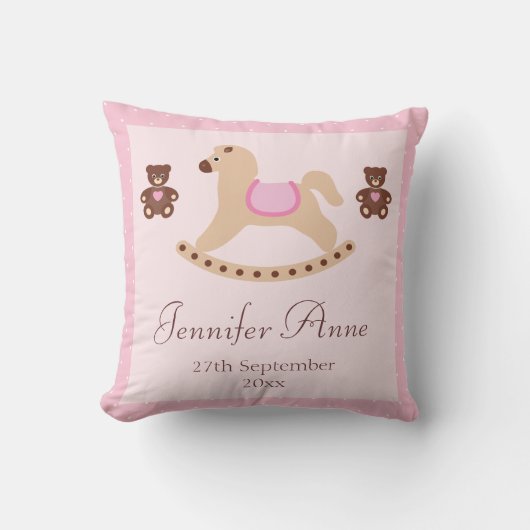 ピンクの揺り木馬及びテディの新生児 クッション (正面)