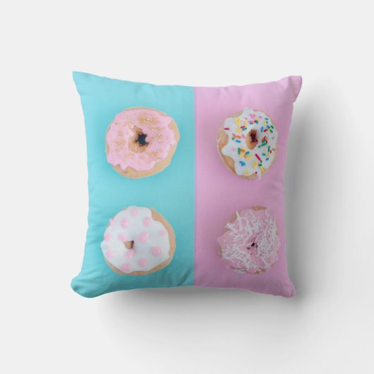 ピンクの散水用ドーナツ枕 クッション (正面)