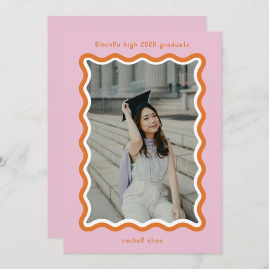 ピンクの明るいスクイグルズ卒業発表カード 招待状 (正面/裏面)
