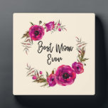 ピンクの明るい赤紫色最高のポピーズママ今まで – 母の日 フォトプラーク<br><div class="desc">文字付きの写真プラーク最高の：ママ・エバー。円形のかわいらしフローラリースに明るい赤紫色のピンクのポピーと装飾的なスパ葉リとで設計された。水のかわいらし色を使って作られたエレガント。</div>