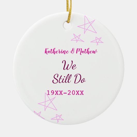ピンクの星の誓の更新結婚記念日モダン セラミックオーナメント (正面)