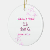 ピンクの星の誓の更新結婚記念日モダン セラミックオーナメント (左)
