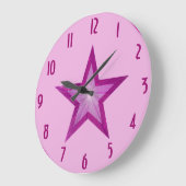 ピンクの星の「ナンバーズ」の時計の周りピンク淡い色の色 ラージ壁時計 (傾斜)