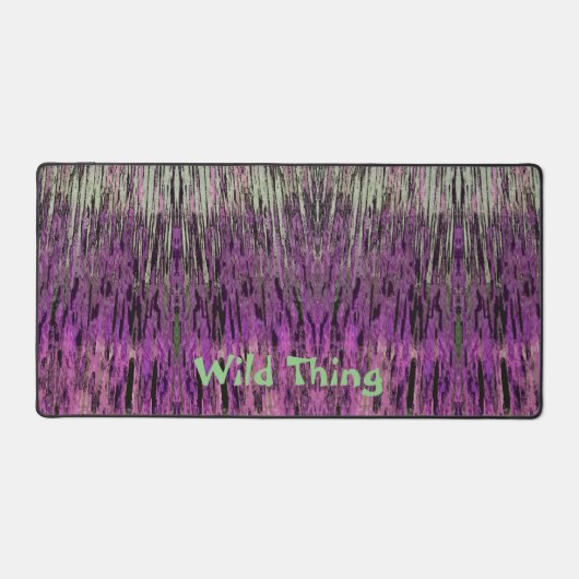 ピンクの暗い赤紫色紫と緑の野生の物の抽象芸術 デスクマット (正面)