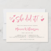 ピンクの書道彼女はそれを写真卒業パーティーをした 招待状 (正面)