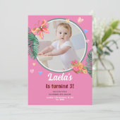 ピンクの最初の誕生日バタフライ招待状と写真 招待状 (スタンド正面)