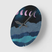 ピンクの月相の風景 ラウンド壁時計 (傾斜)