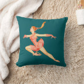 ピンクの服を着た姿スケーターのレトロ画像 クッション (ブランケット)