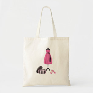 ピンクの服、箱およびピンクhの絵画のトート トートバッグ