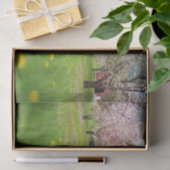 ピンクの木と花でポーズをとるカタツムジー赤い納屋 薄葉紙 (ギフト)