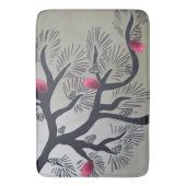 ピンクの松の花と様式化された松の木 バスマット (正面縦)