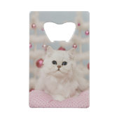 ピンクの枕に坐っているペルシャ クレジットカード栓抜き (裏面)