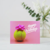 ピンクの柱にハッピーバースデーの語が付いたテニスボール ポストカード (スタンド正面)