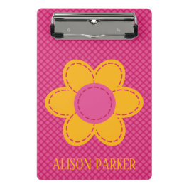 ピンクの格子模様と黄色のステッチされた花 ミニクリップボード