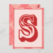 ピンクの格子縞の手紙"S"のタイポグラフィの旗カード ポストカード (正面/裏面)
