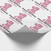 ピンクの格子縞の最初誕生日の名前をカスタムするA08 ラッピングペーパー (角)