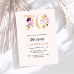 ピンクの桃のフローラ番号金ゴールド70th誕生日ラグジュアリー 招待状<br><div class="desc">70歳モダンのスタイリッシュ誕生日パーティーへの華やかな招待。桃の色の背景。飾はフェイク金ゴールドとピンク。名前は手書文字のスタイルスモダンクリプト付き。カスタマイズしてパーティー詳細を追加する。</div>